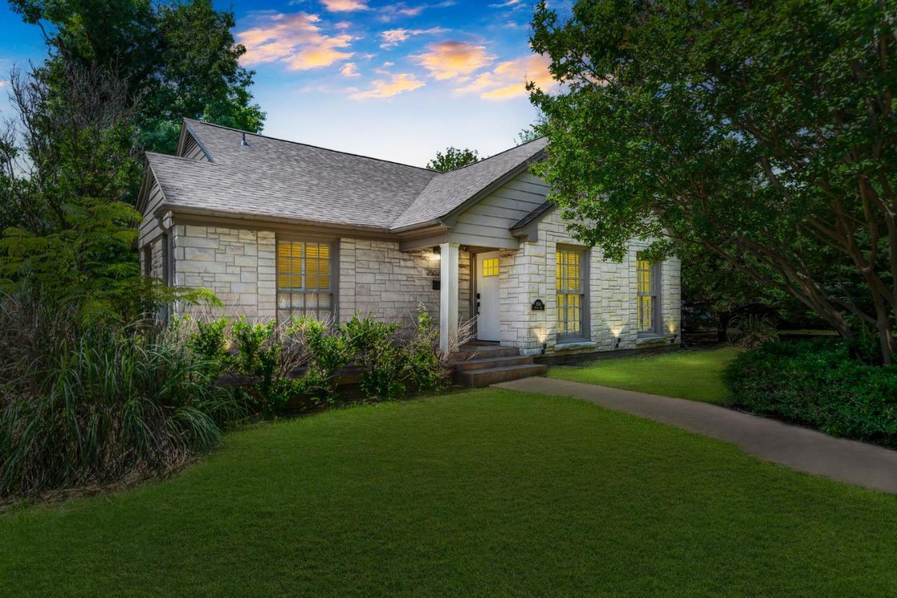 Sunset House - Luxury Pool And Hot Tub Retreat Villa Dallas Exterior photo